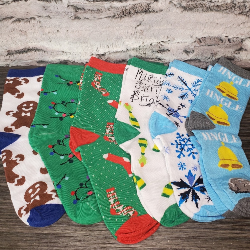 Assorted 5 Pair Women's Christmas Themed Crew Socks Lightweight - Shoe Size 4-9